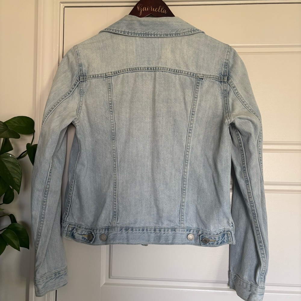 • [Levi’s] Embroidered Jean Jacket • - Picture 6 of 9